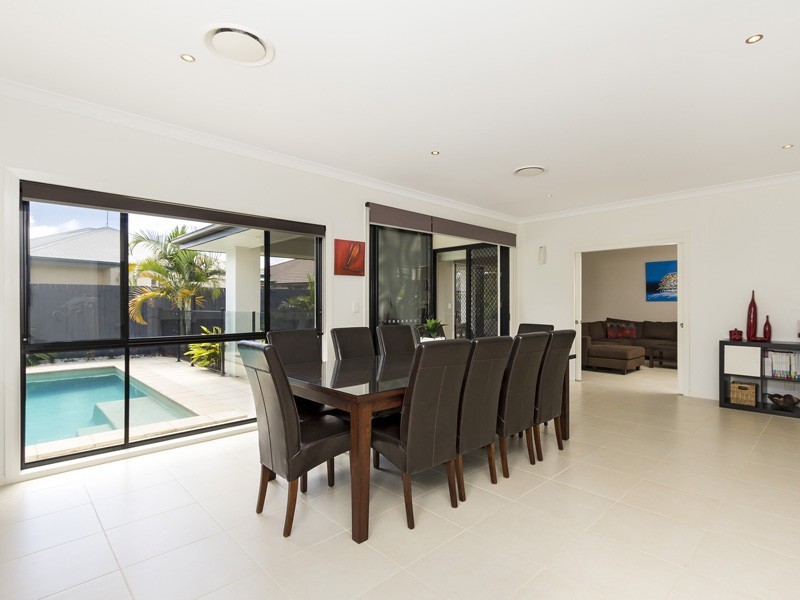 68 Sunningdale  Dr, Redland Bay QLD 4165