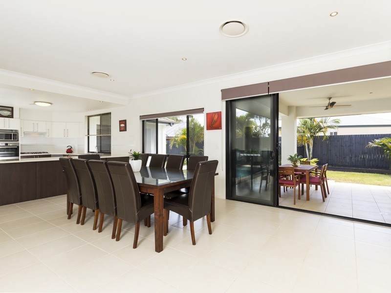 68 Sunningdale  Dr, Redland Bay QLD 4165