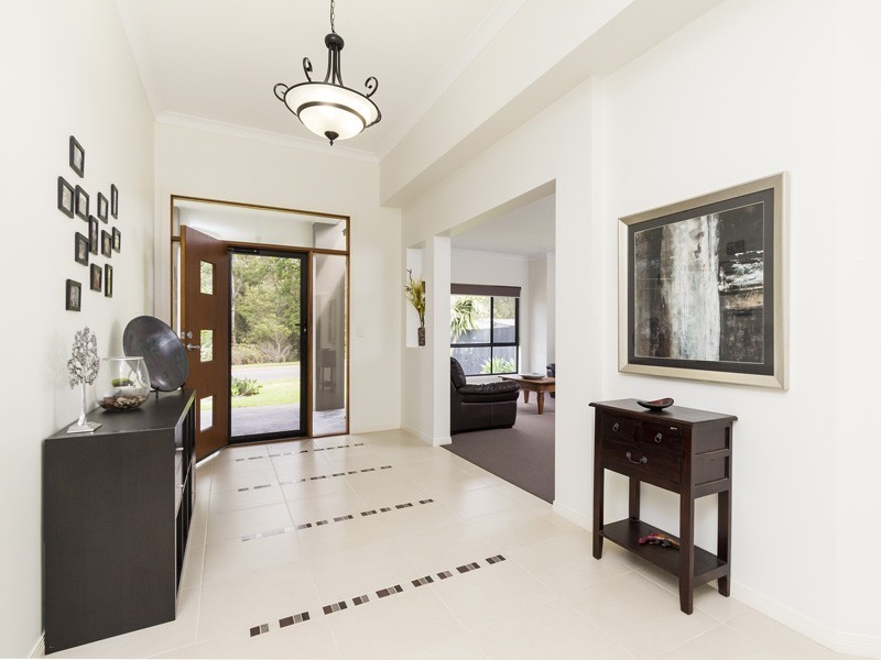 68 Sunningdale  Dr, Redland Bay QLD 4165