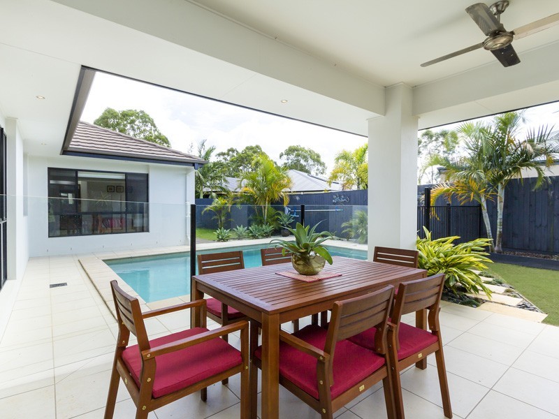 68 Sunningdale  Dr, Redland Bay QLD 4165