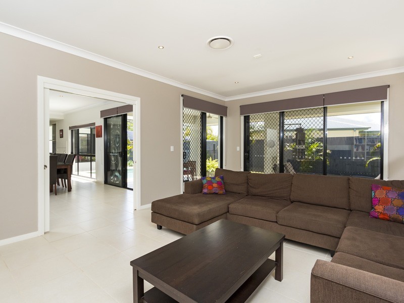 68 Sunningdale  Dr, Redland Bay QLD 4165