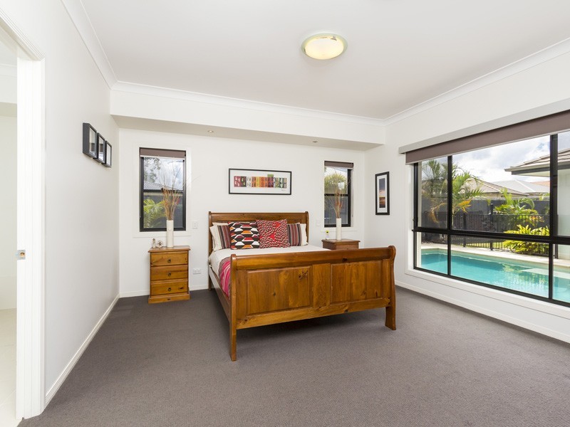 68 Sunningdale  Dr, Redland Bay QLD 4165