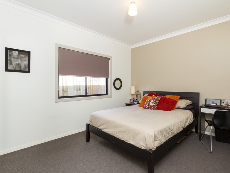 68 Sunningdale  Dr, Redland Bay QLD 4165