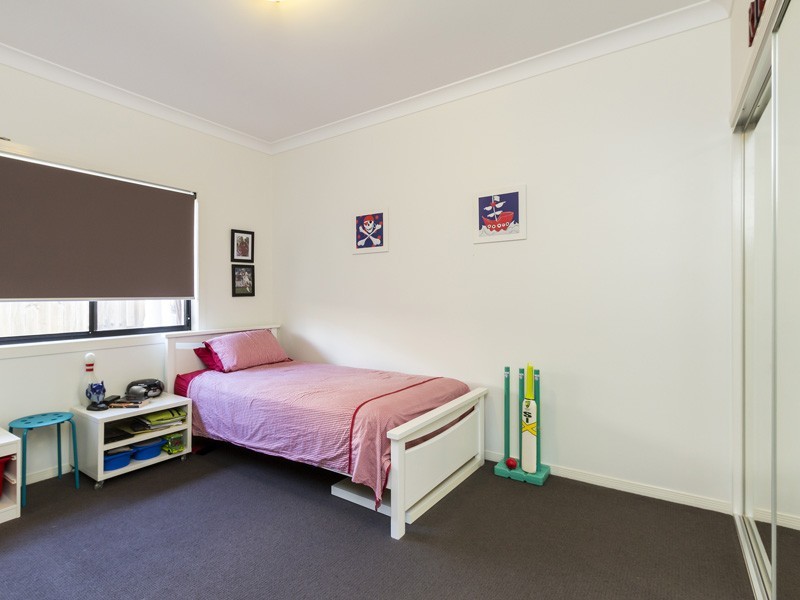 68 Sunningdale  Dr, Redland Bay QLD 4165