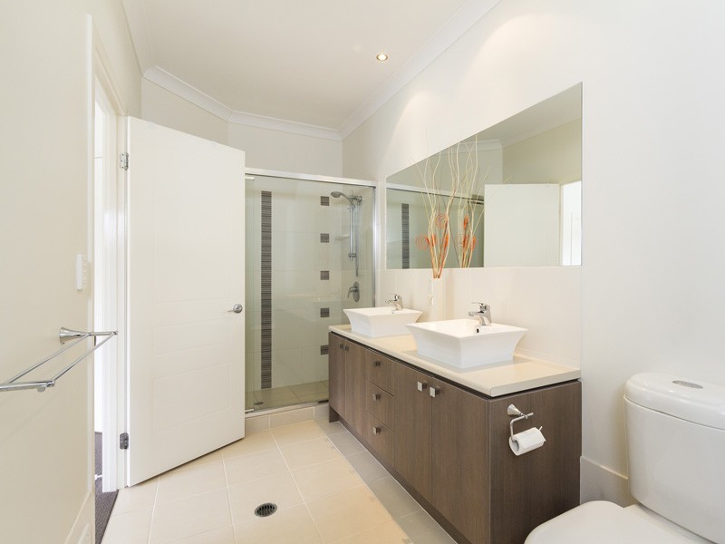 68 Sunningdale  Dr, Redland Bay QLD 4165