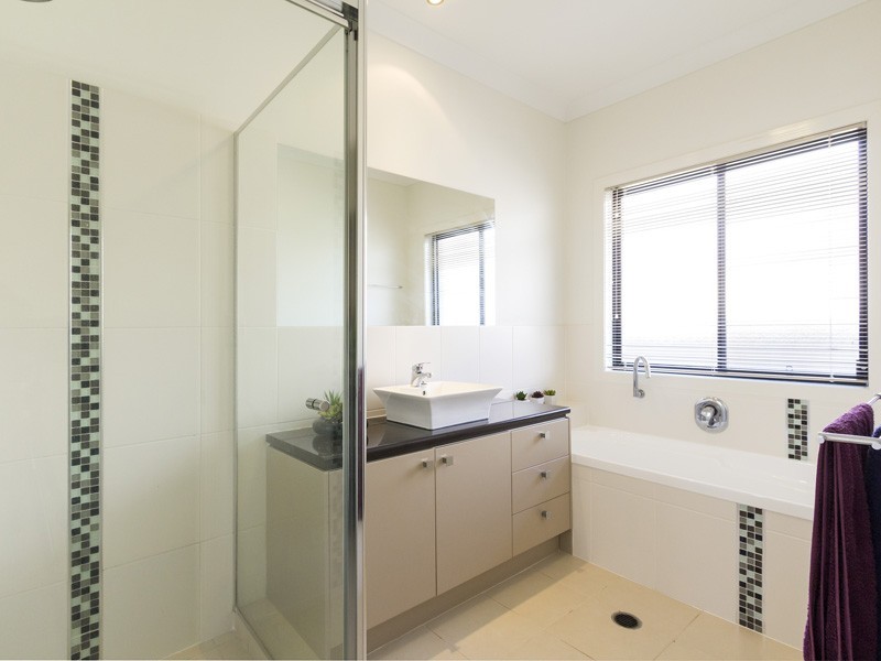 68 Sunningdale  Dr, Redland Bay QLD 4165