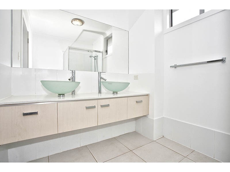 1 Bayview Street, Wellington Point QLD 4160