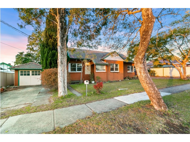 713 Henry Lawson Drive, East Hills NSW 2213