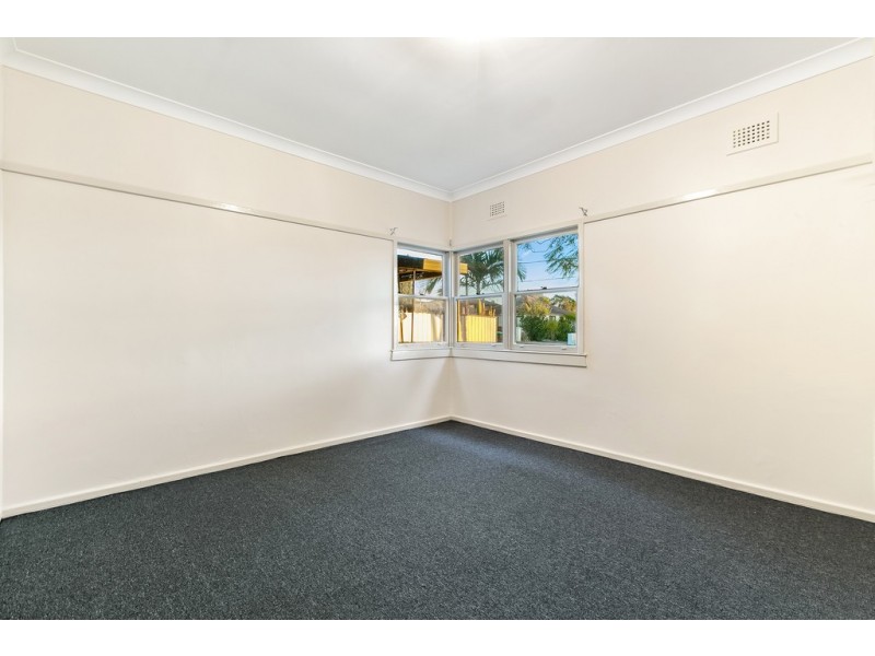 713 Henry Lawson Drive, East Hills NSW 2213