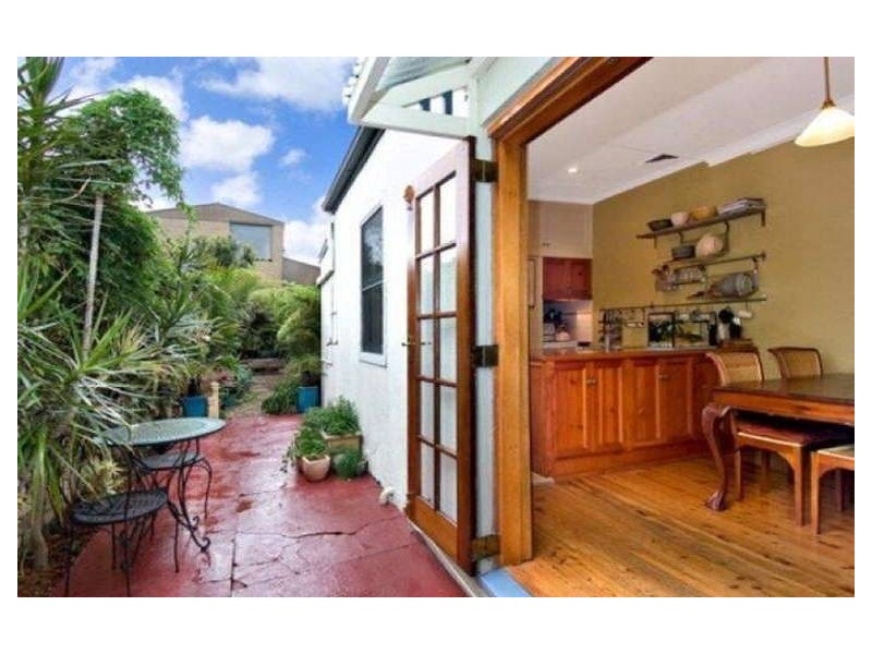 140 Unwins Bridge Road, St Peters NSW 2044