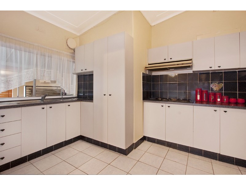 13 Yabsley Avenue, Marrickville NSW 2204