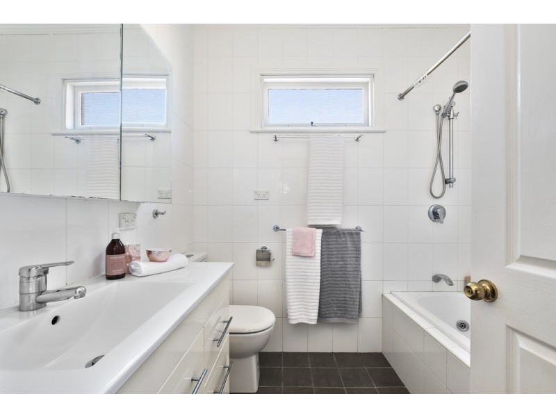 13A Barwon Park Road, St Peters NSW 2044