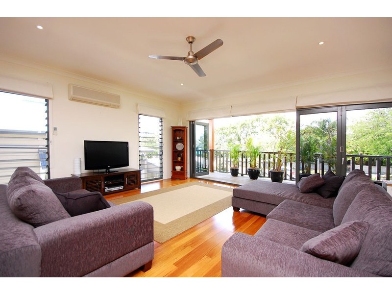 215 Ekibin Road East, Tarragindi QLD 4121