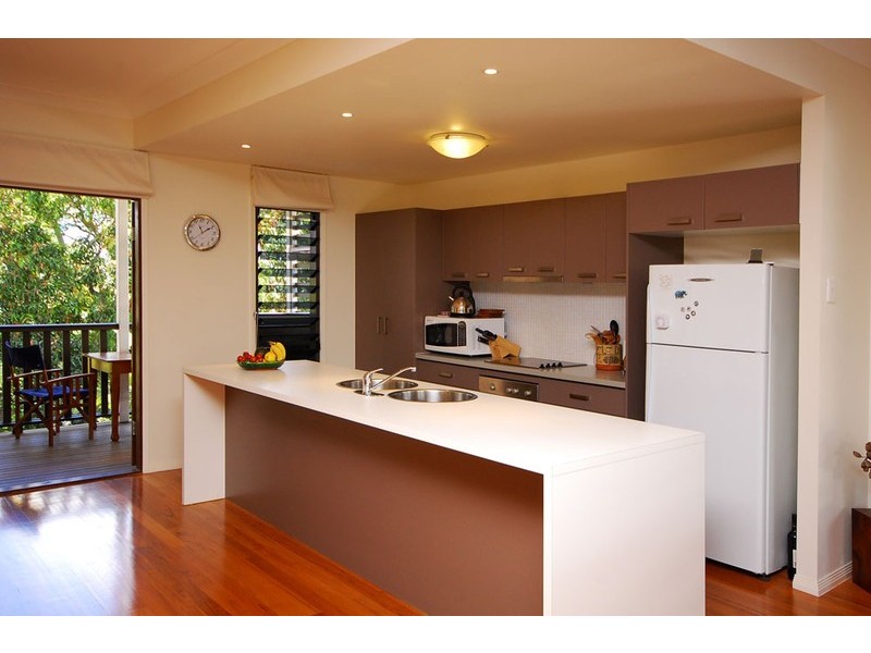 215 Ekibin Road East, Tarragindi QLD 4121