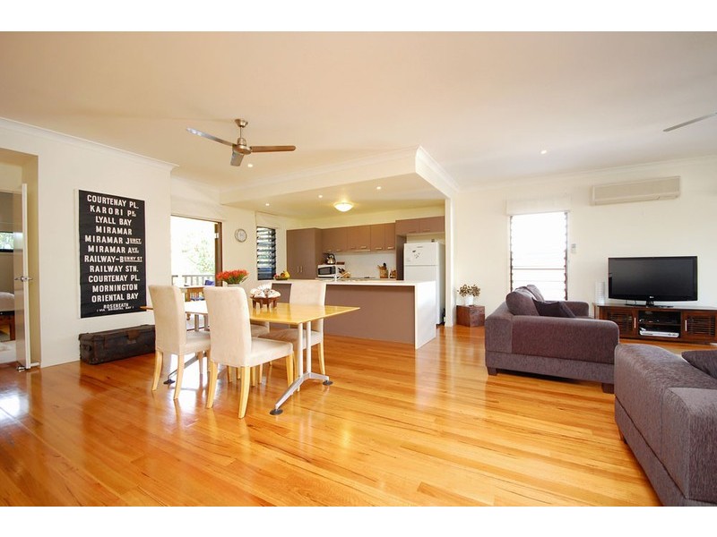 215 Ekibin Road East, Tarragindi QLD 4121