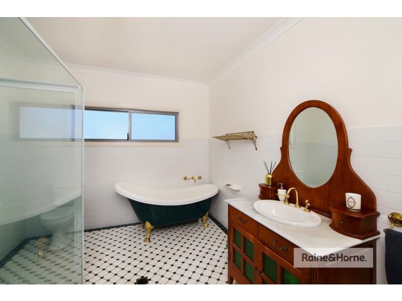 16 Boongala Avenue, Empire Bay NSW 2257