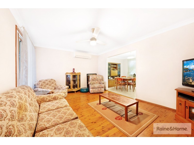 35 Dorothy Avenue, Woy Woy NSW 2256