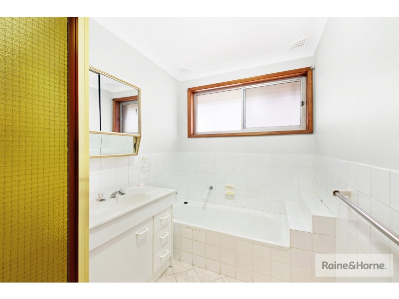 35 Dorothy Avenue, Woy Woy NSW 2256