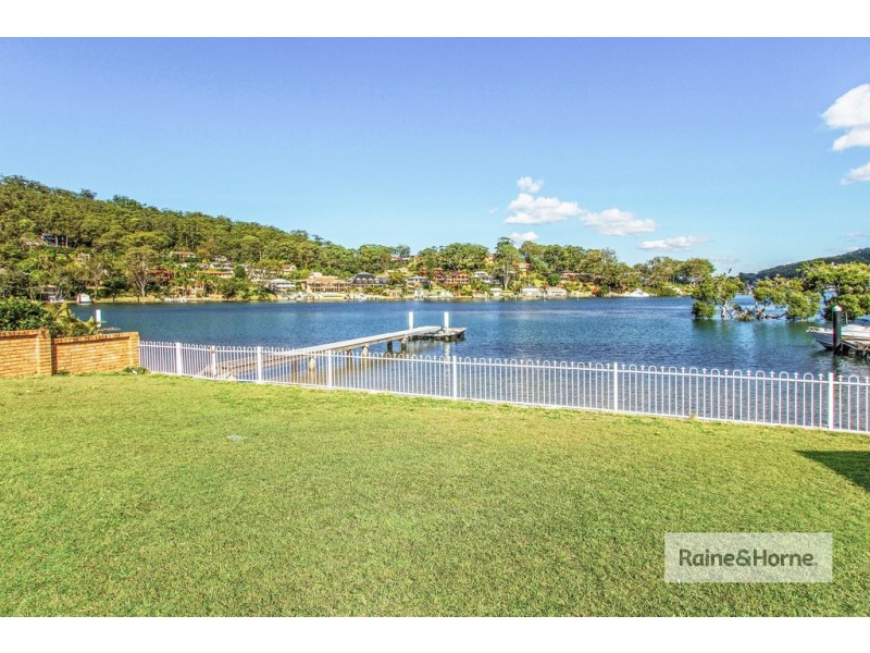 8 Helmsman Boulevard, St Huberts Island NSW 2257