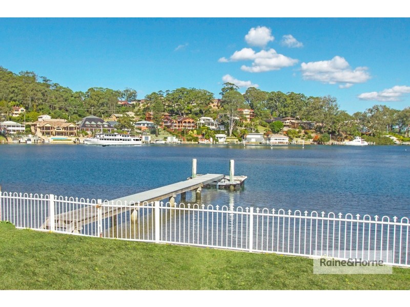 8 Helmsman Boulevard, St Huberts Island NSW 2257