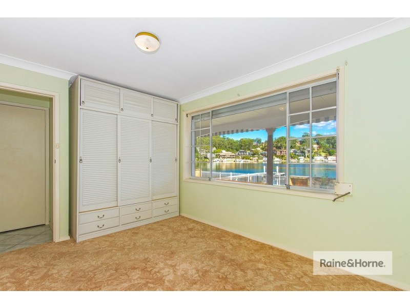 8 Helmsman Boulevard, St Huberts Island NSW 2257