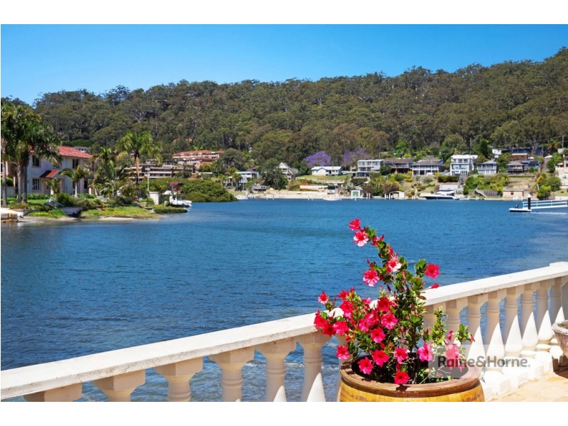 15 Helmsman Boulevard, St Huberts Island NSW 2257