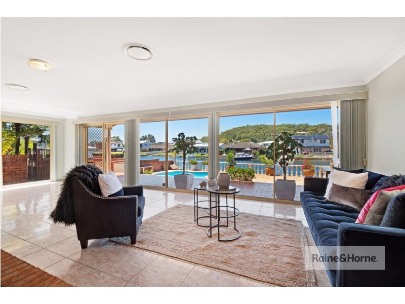 15 Helmsman Boulevard, St Huberts Island NSW 2257