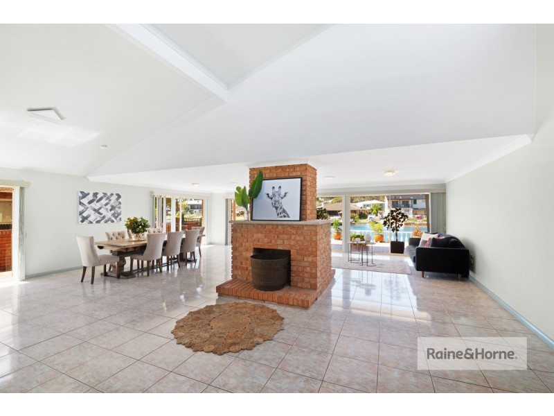 15 Helmsman Boulevard, St Huberts Island NSW 2257