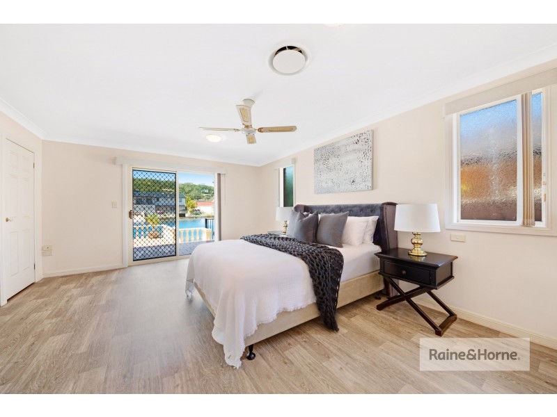 15 Helmsman Boulevard, St Huberts Island NSW 2257