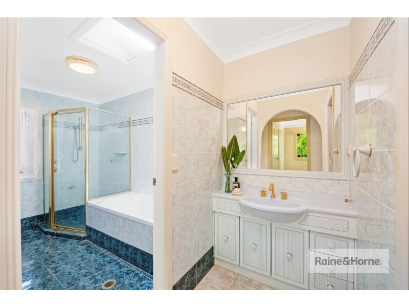 15 Helmsman Boulevard, St Huberts Island NSW 2257