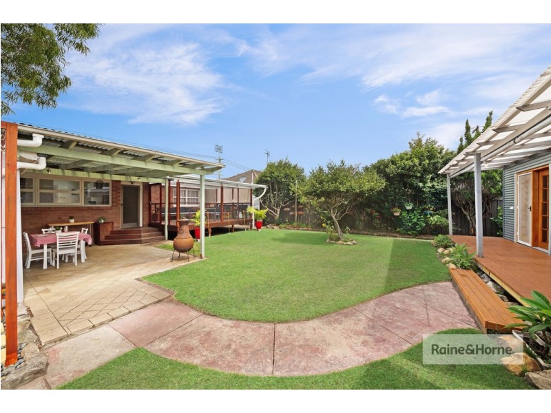 299 Ocean Beach Road, Umina Beach NSW 2257