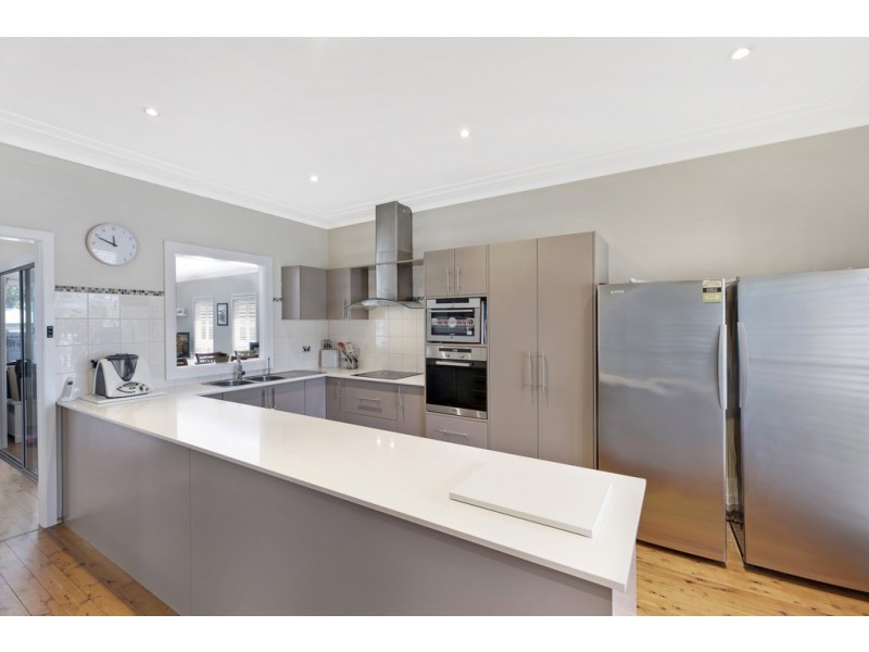 3 Carrington Avenue, Woy Woy NSW 2256