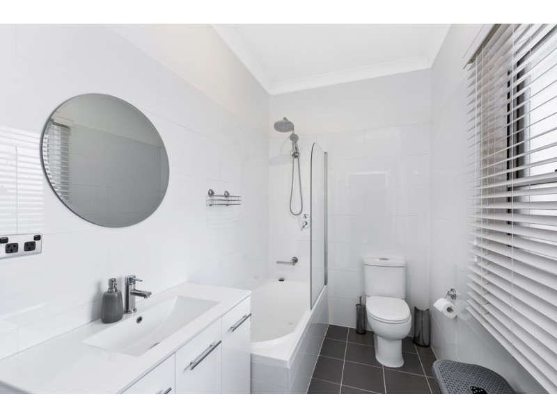 3 Carrington Avenue, Woy Woy NSW 2256