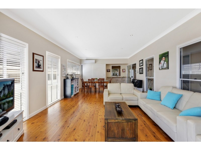 3 Carrington Avenue, Woy Woy NSW 2256