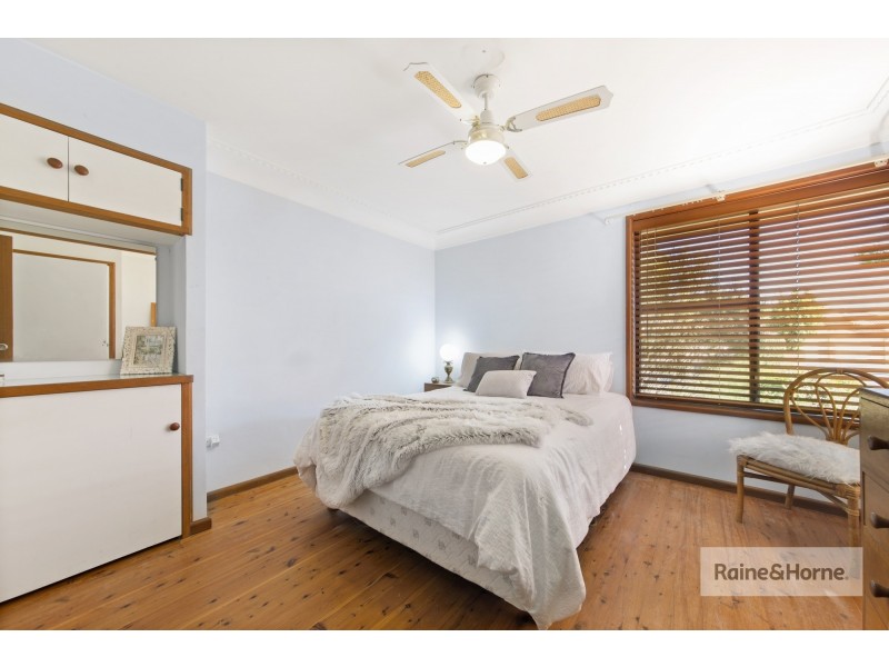 24 Crown Road, Umina Beach NSW 2257