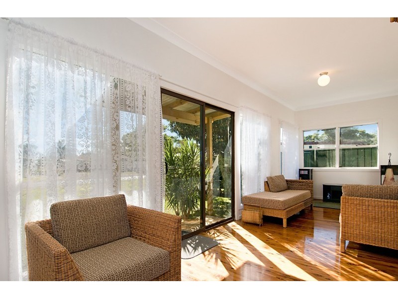 24 Oxford Street, Umina Beach NSW 2257