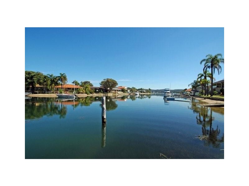 64 Helmsman Boulevarde, St Huberts Island NSW 2257
