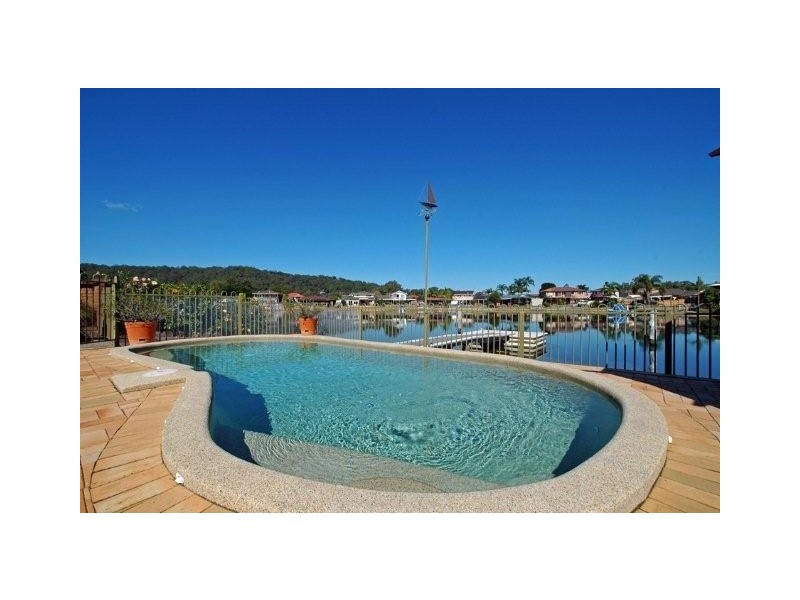 64 Helmsman Boulevarde, St Huberts Island NSW 2257