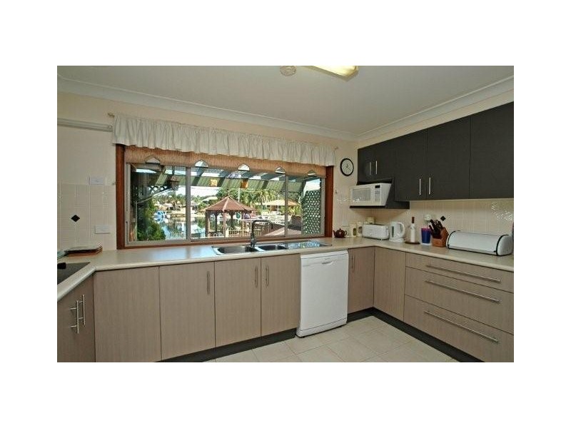 64 Helmsman Boulevarde, St Huberts Island NSW 2257
