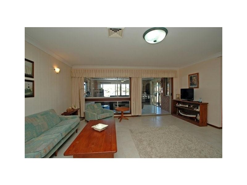 64 Helmsman Boulevarde, St Huberts Island NSW 2257