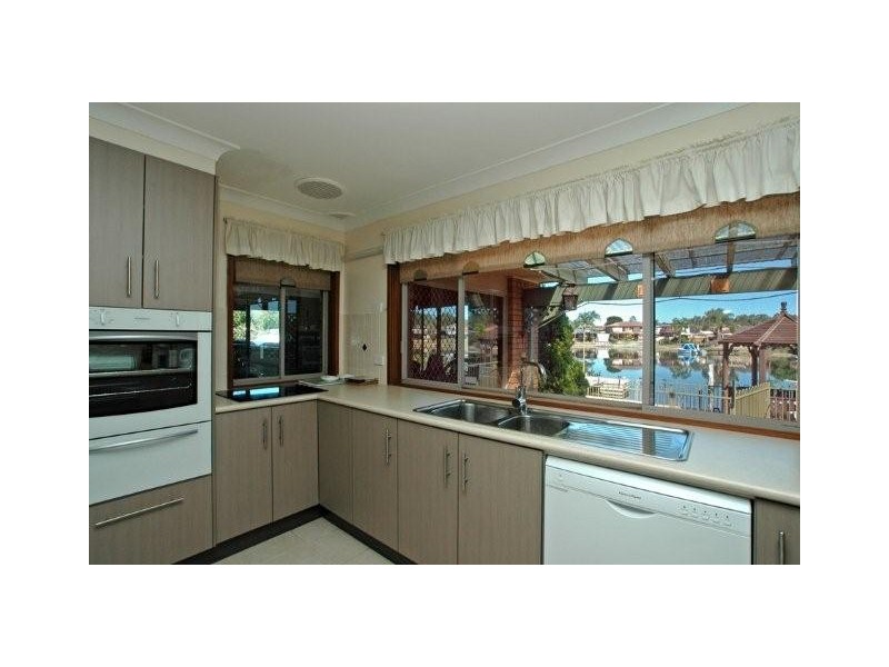 64 Helmsman Boulevarde, St Huberts Island NSW 2257