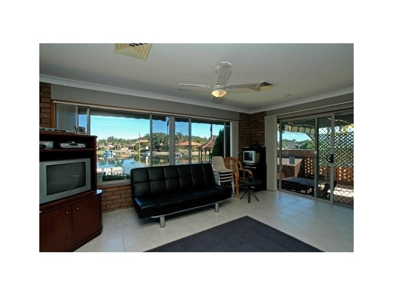 64 Helmsman Boulevarde, St Huberts Island NSW 2257