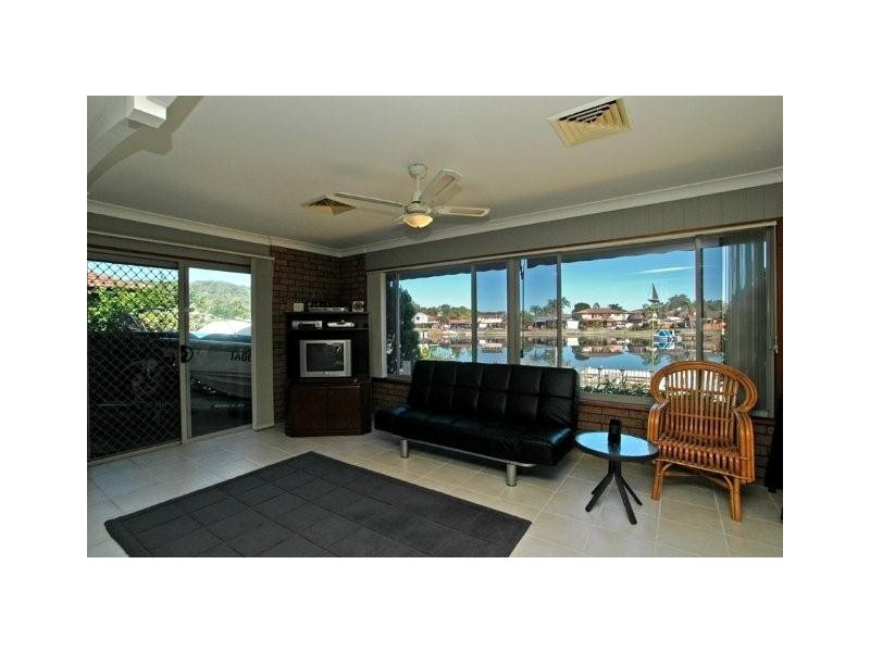 64 Helmsman Boulevarde, St Huberts Island NSW 2257