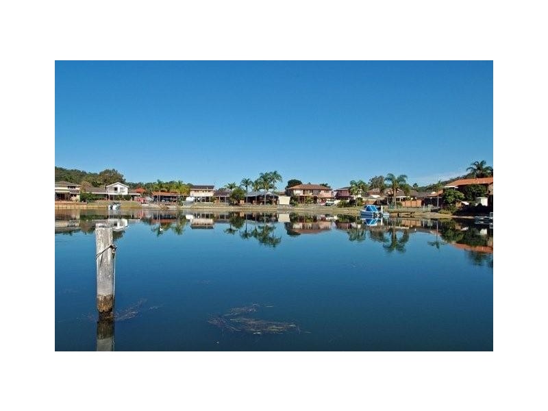 64 Helmsman Boulevarde, St Huberts Island NSW 2257