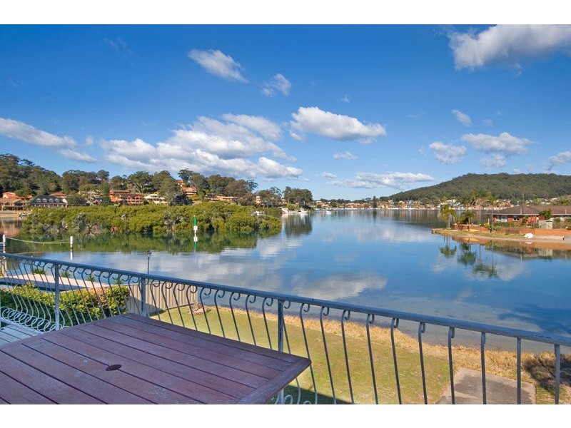18 Helmsman Boulevarde, St Huberts Island NSW 2257