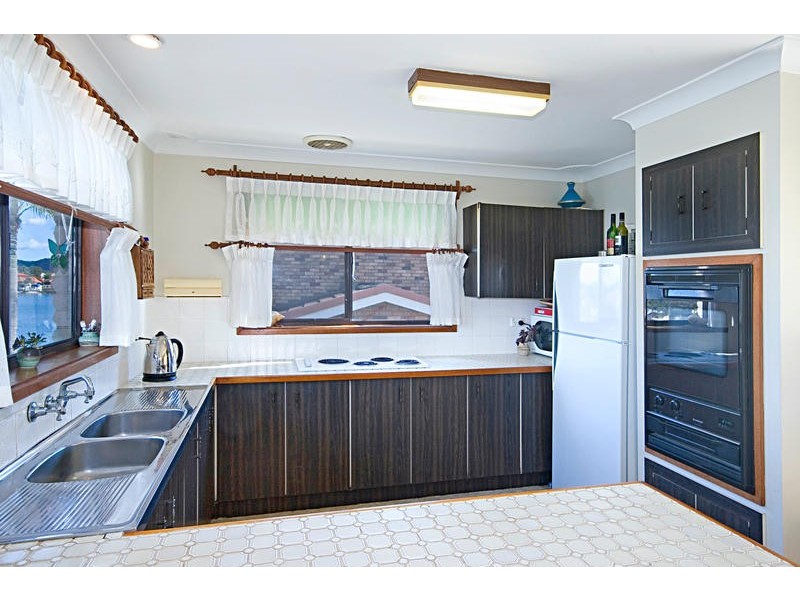 18 Helmsman Boulevarde, St Huberts Island NSW 2257