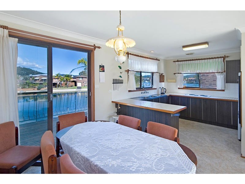 18 Helmsman Boulevarde, St Huberts Island NSW 2257