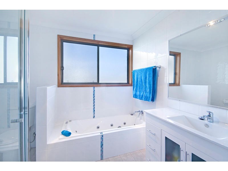 18 Helmsman Boulevarde, St Huberts Island NSW 2257