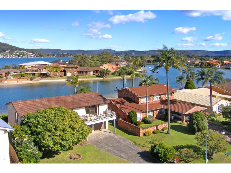 18 Helmsman Boulevarde, St Huberts Island NSW 2257