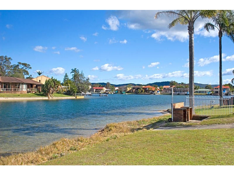 18 Helmsman Boulevarde, St Huberts Island NSW 2257